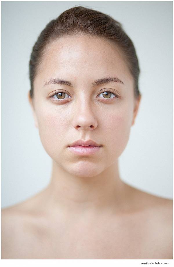 http://archives.marklaubenheimer.com/image.php?image=/models/2012/10-02-2012_Moxie_Grey/moxie4web16.jpg&quality=70&width=600